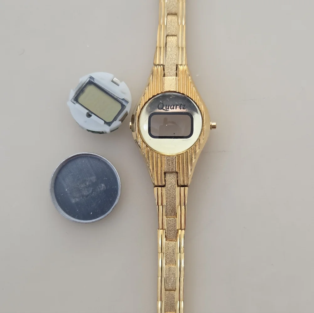 Vintage Lot Of Watches For Repair Or Parts Timex Vivani